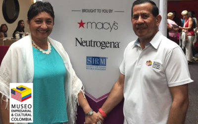 Feliz en compañía de la primera dama y única